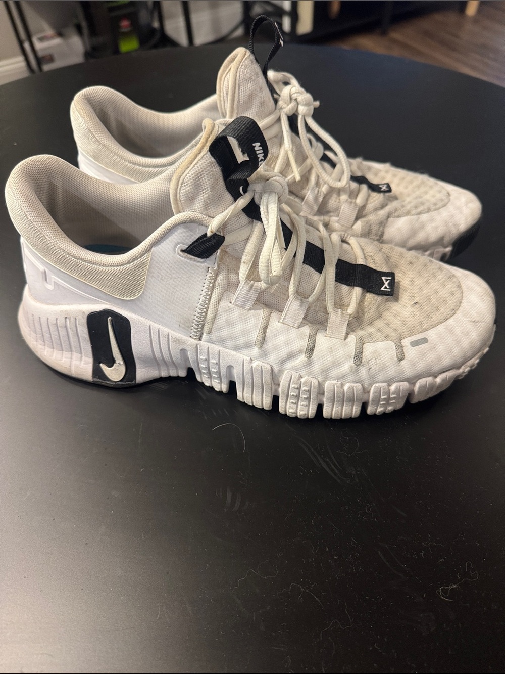 Nike Men's White and Black Metcon Athletic Trainers